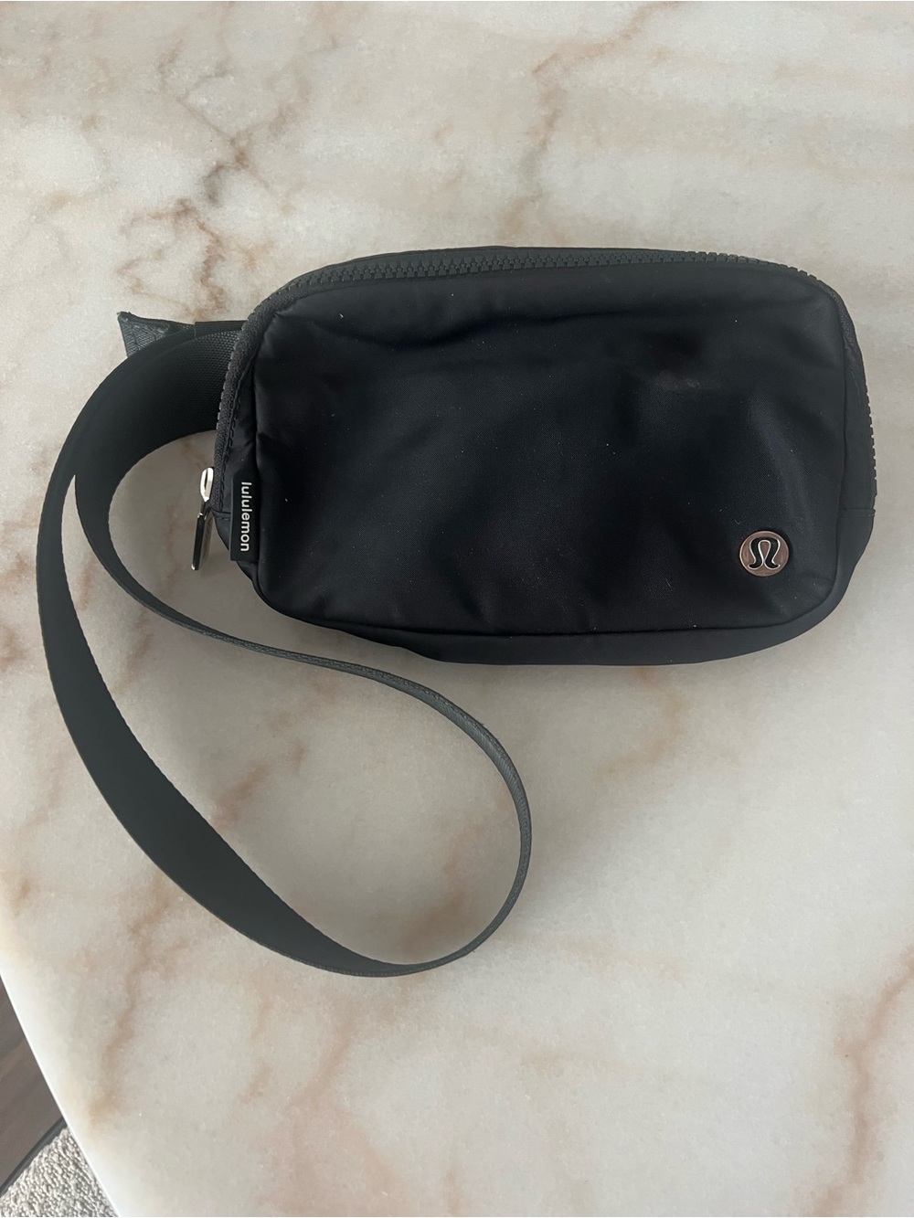 lululemon Everywhere Crossbody Bag 2L Black Nylon